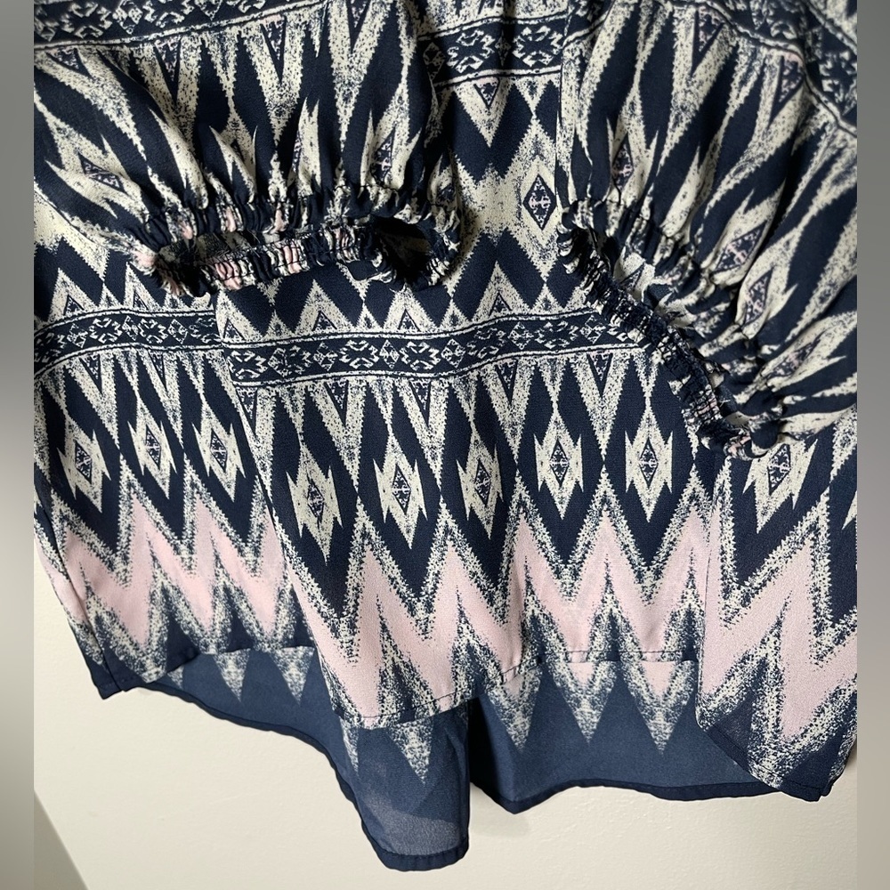Jolt NWOT 3/4 Sleeve Hi-Low Chevron Blouse - Picture 4 of 7